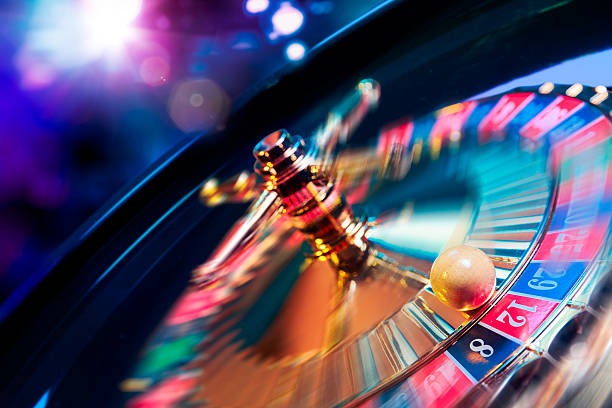 Push Gaming slot interface on mpopetir mobile app showing reel layout and bonus icons